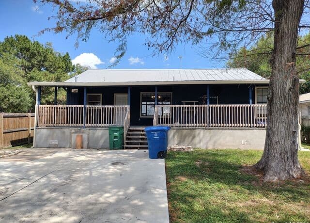 3-bedroom rental at 135 Harvard Ter in San Antonio, TX — photo 3