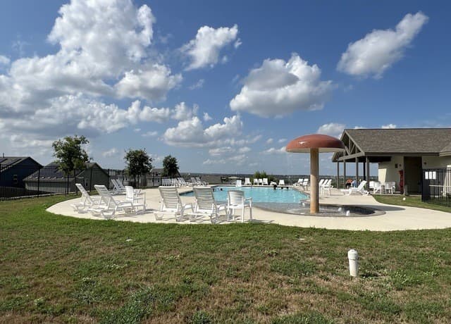 4-bedroom rental at 9114 Mccoy Pass in Converse, TX — photo 4