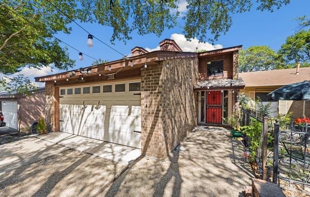 3-bedroom rental at 6405 Honey HL in San Antonio, TX — photo 2