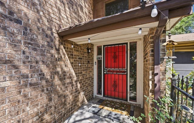 3-bedroom rental at 6405 Honey HL in San Antonio, TX — photo 3