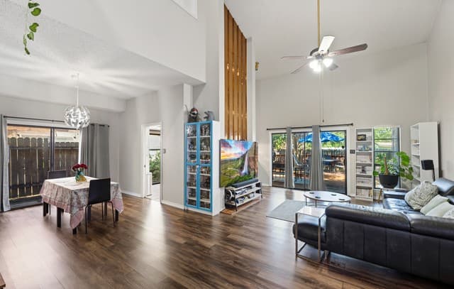 3-bedroom rental at 6405 Honey HL in San Antonio, TX — photo 4