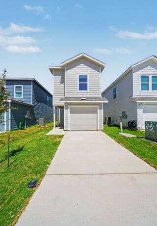4-bedroom rental at 4835 Daisy Blossom in Converse, TX — photo 2