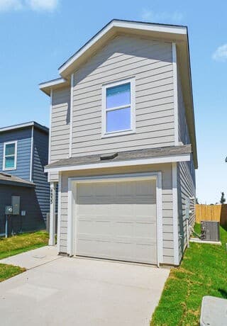 4-bedroom rental at 4835 Daisy Blossom in Converse, TX — photo 5