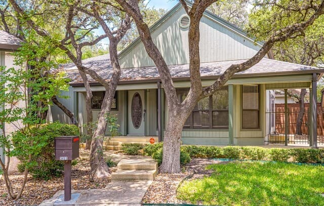 3-bedroom rental at 3411 Wellsprings Dr in San Antonio, TX — photo 2