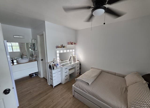 1-bedroom rental at 4803 Hamilton Wolfe Unit 310 in San Antonio, TX — photo 3