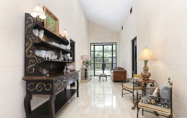 4-bedroom rental at 182 E Edgewood Pl in Alamo Heights, TX — photo 4