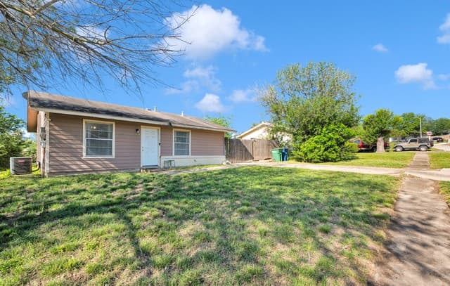 3-bedroom rental at 6218 Stone Valley Drive in San Antonio, TX — photo 1