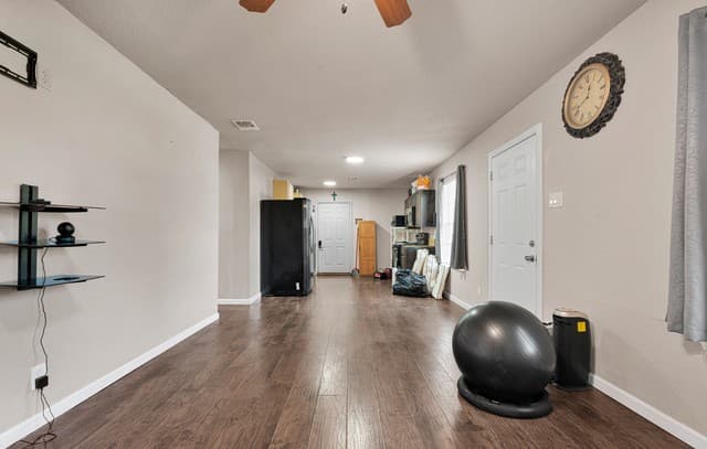 3-bedroom rental at 6218 Stone Valley Drive in San Antonio, TX — photo 4