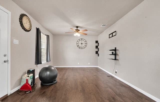 3-bedroom rental at 6218 Stone Valley Drive in San Antonio, TX — photo 5