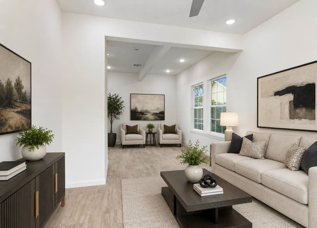 3-bedroom rental at 630 Iowa St in San Antonio, TX — photo 2