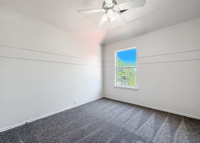 4-bedroom rental at 21607 Rio Comal in San Antonio, TX — photo 4