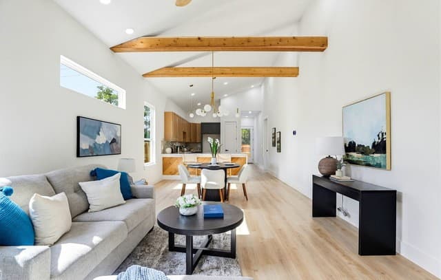 3-bedroom rental at 1415 Lamar St in San Antonio, TX — photo 3