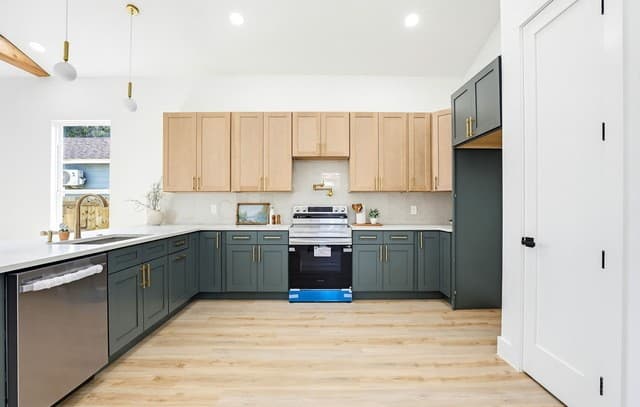 3-bedroom rental at 1415 Lamar St in San Antonio, TX — photo 5