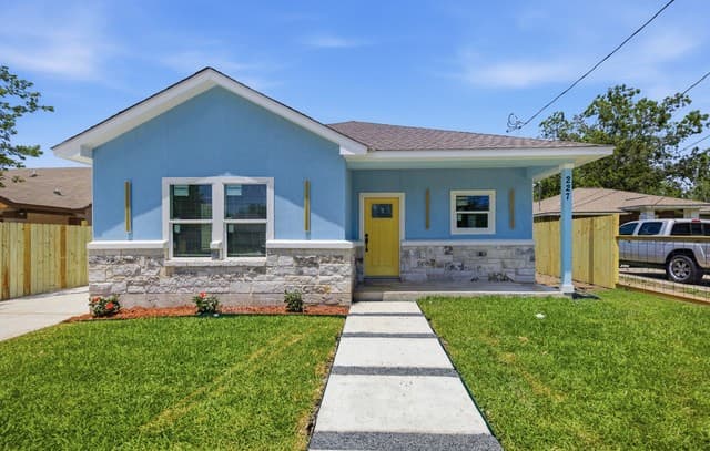 3-bedroom rental at 227 Spaatz in San Antonio, TX — photo 1