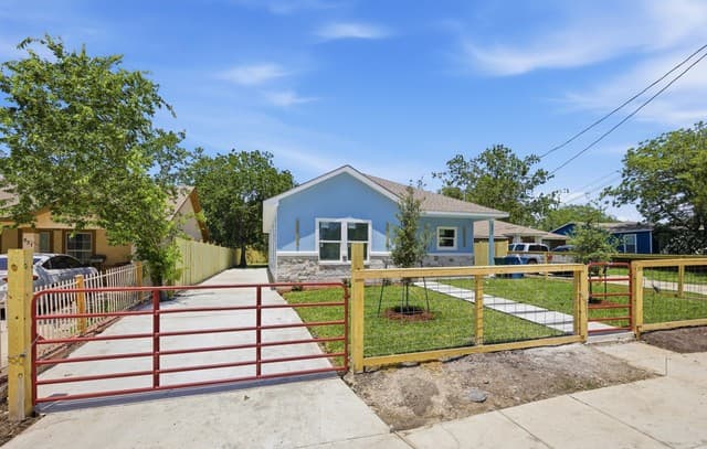 3-bedroom rental at 227 Spaatz in San Antonio, TX — photo 3