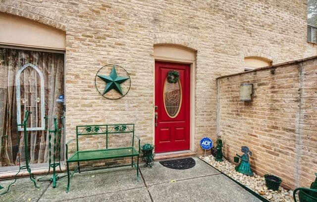 2-bedroom rental at 185 Terrell Rd Unit 604 in San Antonio, TX — photo 2