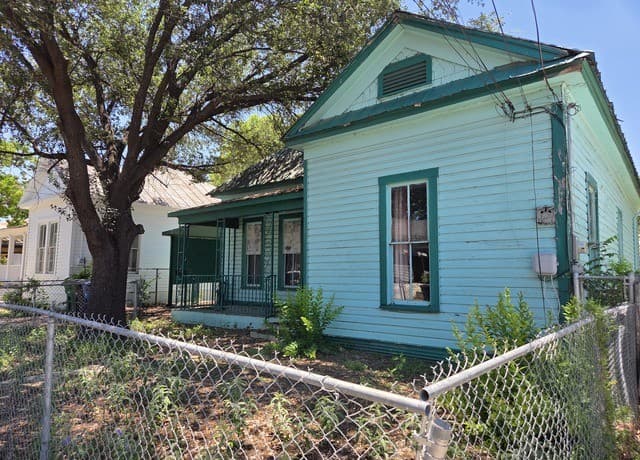 2-bedroom rental at 244 Keller St in San Antonio, TX — photo 3