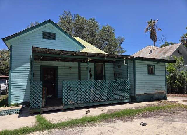 2-bedroom rental at 244 Keller St in San Antonio, TX — photo 5