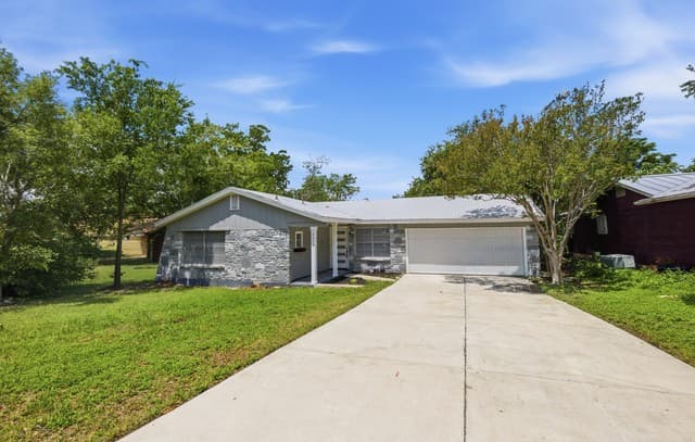 3-bedroom rental at 3615 Warpath in San Antonio, TX — photo 2