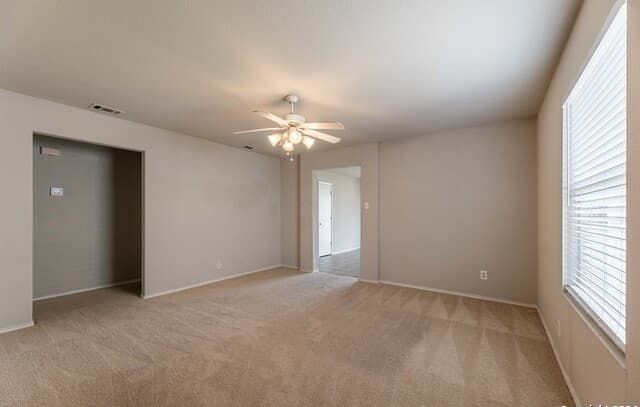 4-bedroom rental at 6119 Lauras Farm in San Antonio, TX — photo 5