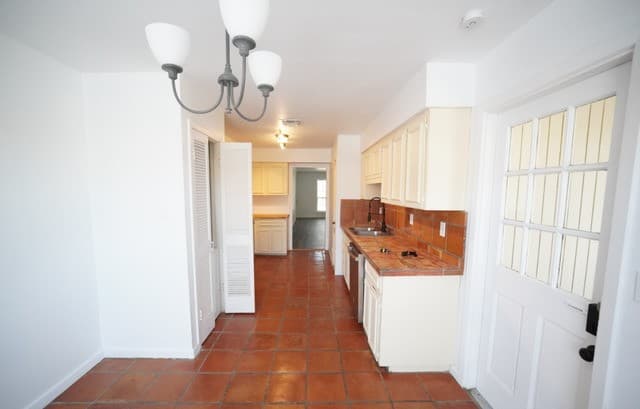 2-bedroom rental at 7926 Broadway Unit 102 in San Antonio, TX — photo 3