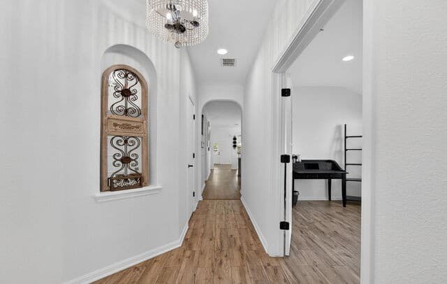 3-bedroom rental at 10203 Divide Mt in San Antonio, TX — photo 2