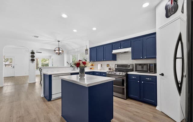 3-bedroom rental at 10203 Divide Mt in San Antonio, TX — photo 5