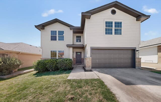 5-bedroom rental at 7306 Concerto Dr in San Antonio, TX — photo 2