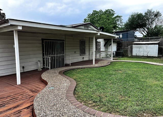 2-bedroom rental at 347 Sublett Dr in San Antonio, TX — photo 4