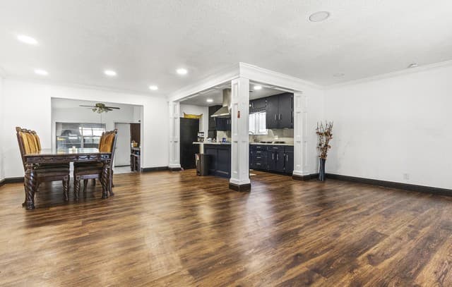 4-bedroom rental at 302 Redcliff in San Antonio, TX — photo 2
