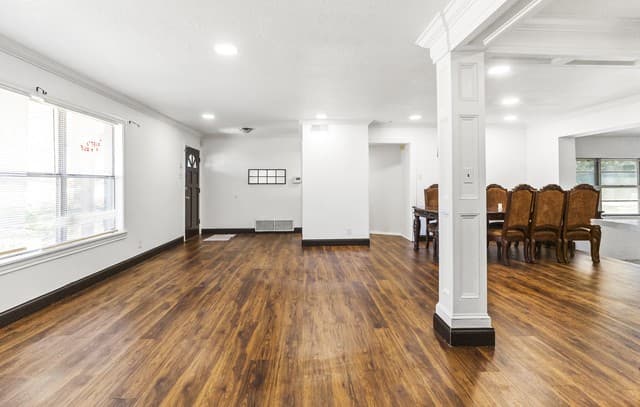 4-bedroom rental at 302 Redcliff in San Antonio, TX — photo 4
