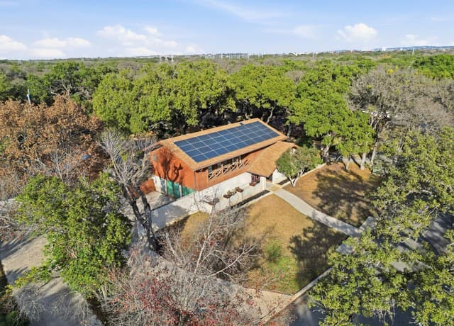 5-bedroom home for sale at 3727 Hundred Oaks Dr in San Antonio TX