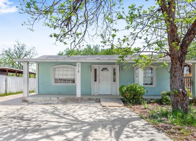 rental at 1718 Commercial in San Antonio, TX — photo 1