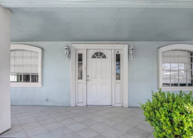 rental at 1718 Commercial in San Antonio, TX — photo 2