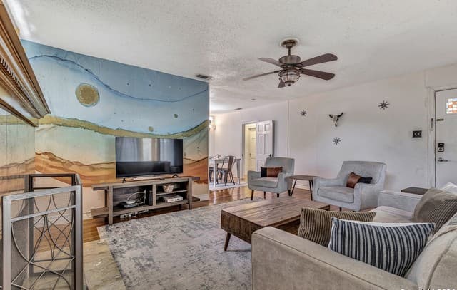 3-bedroom rental at 1743 Huisache Ave in San Antonio, TX — photo 5