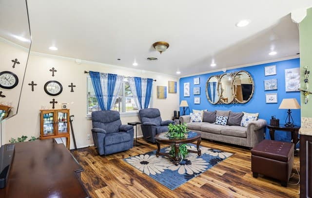 3-bedroom rental at 3410 Autumn Ln in Kirby, TX — photo 4