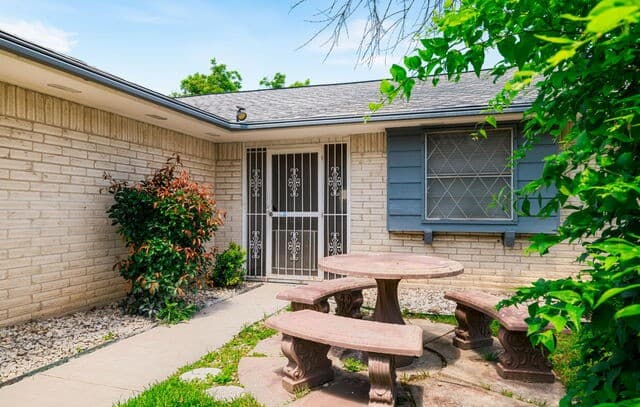 4-bedroom rental at 4310 Valleybrook in San Antonio, TX — photo 4
