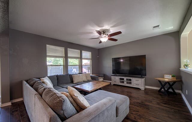 3-bedroom rental at 20523 Creek Riv in San Antonio, TX — photo 5