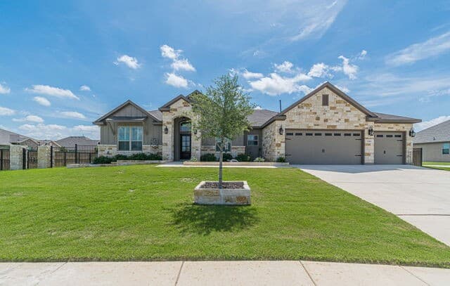 4-bedroom rental at 5302 Guston Hall in San Antonio, TX — photo 1