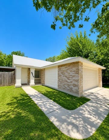 3-bedroom rental at 8023 Laurel Bnd in San Antonio, TX — photo 1