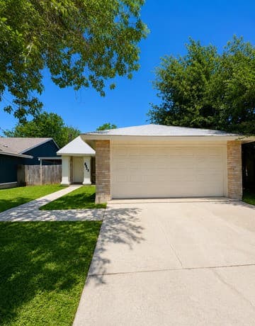 3-bedroom rental at 8023 Laurel Bnd in San Antonio, TX — photo 2