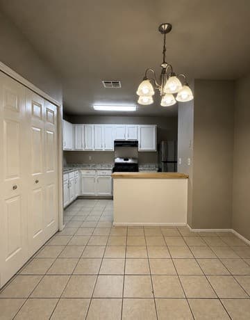 3-bedroom rental at 8023 Laurel Bnd in San Antonio, TX — photo 5