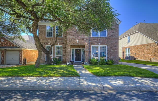 4-bedroom rental at 2738 Summit Vw in San Antonio, TX — photo 1