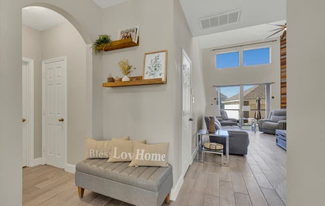 4-bedroom rental at 2738 Summit Vw in San Antonio, TX — photo 4
