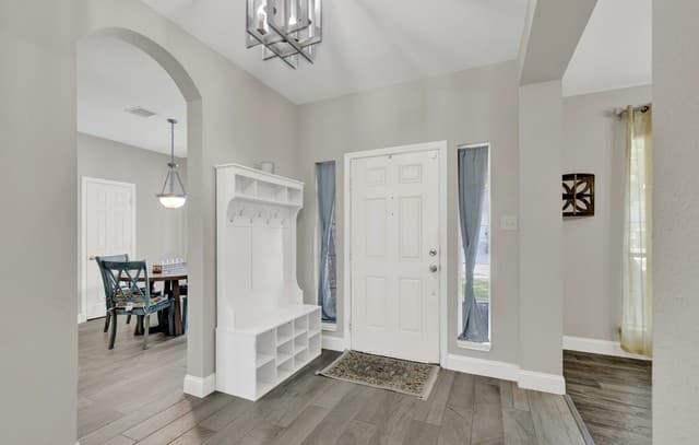 4-bedroom rental at 2738 Summit Vw in San Antonio, TX — photo 5