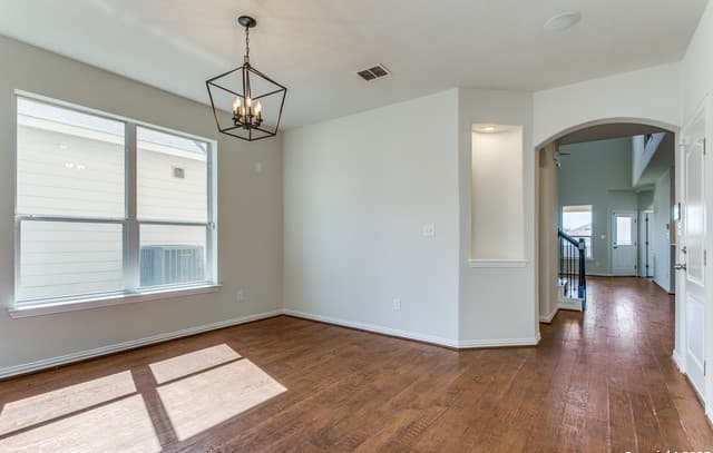 4-bedroom rental at 7823 Bluebird Haven in Selma, TX — photo 5