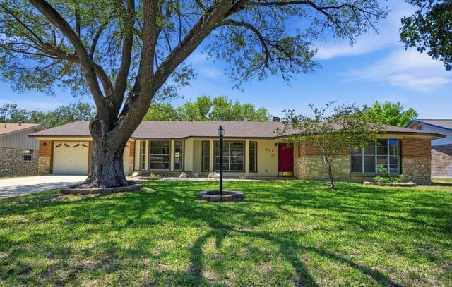 4-bedroom rental at 229 Sherri Dr in Universal City, TX — photo 1
