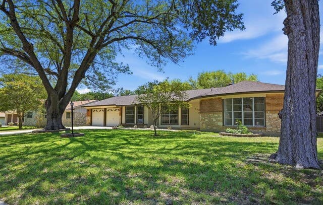 4-bedroom rental at 229 Sherri Dr in Universal City, TX — photo 3