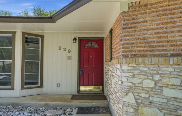 4-bedroom rental at 229 Sherri Dr in Universal City, TX — photo 4