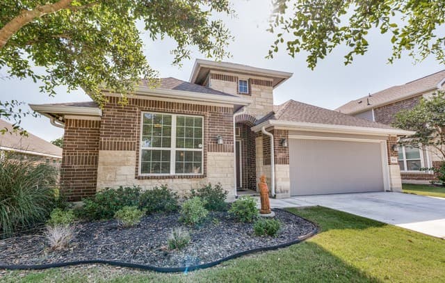 4-bedroom rental at 10315 Owl Woods in Schertz, TX — photo 2